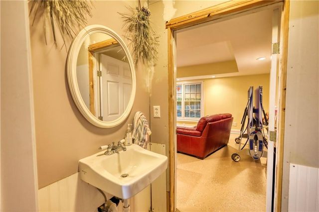 625 W LAKE Drive, Oxford, GA 30054