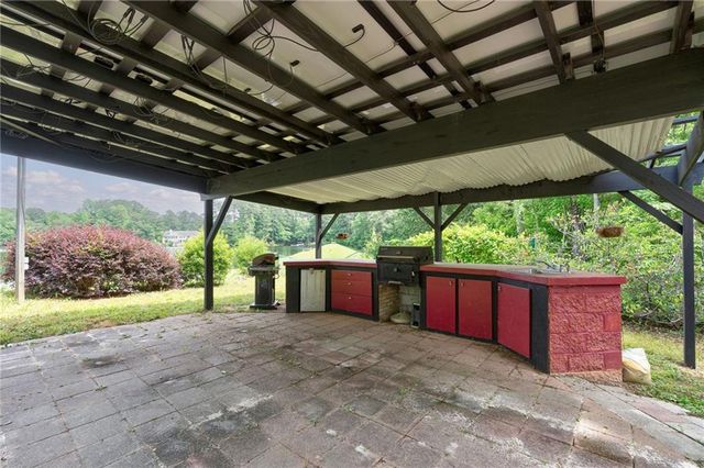 625 W LAKE Drive, Oxford, GA 30054