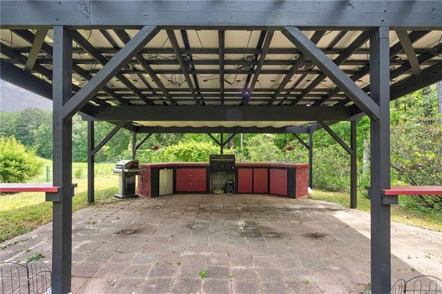 625 W LAKE Drive, Oxford, GA 30054