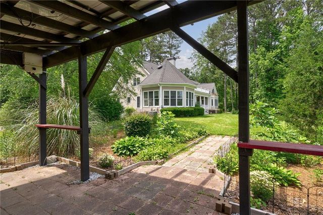 625 W LAKE Drive, Oxford, GA 30054