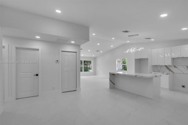 2828 NW 95th Ave, Coral Springs, FL 33065