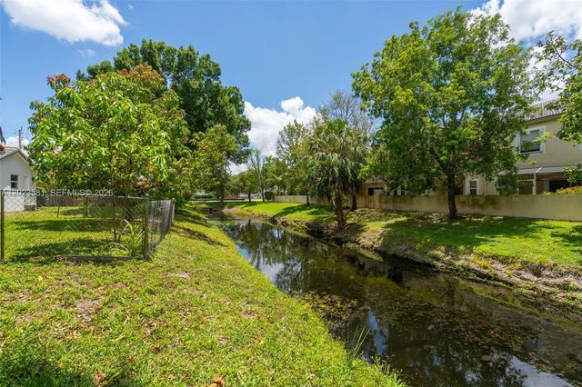 2828 NW 95th Ave, Coral Springs, FL 33065
