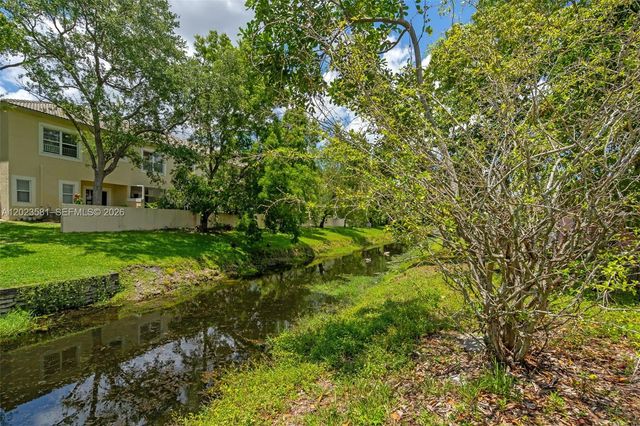 2828 NW 95th Ave, Coral Springs, FL 33065