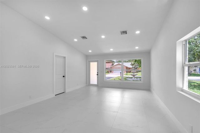 2828 NW 95th Ave, Coral Springs, FL 33065