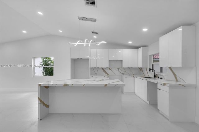 2828 NW 95th Ave, Coral Springs, FL 33065