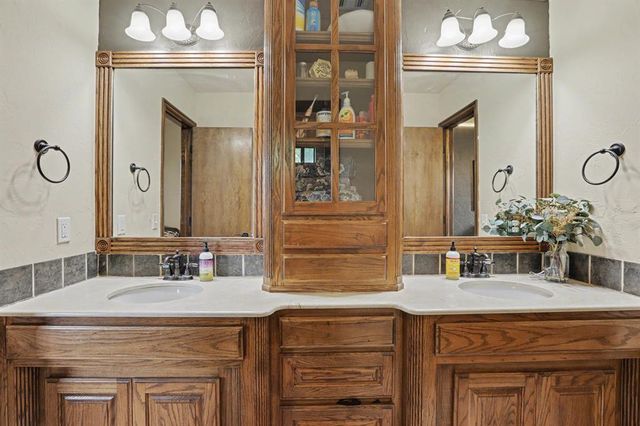 13140 E Big Sky Drive, Edmond, OK 73025