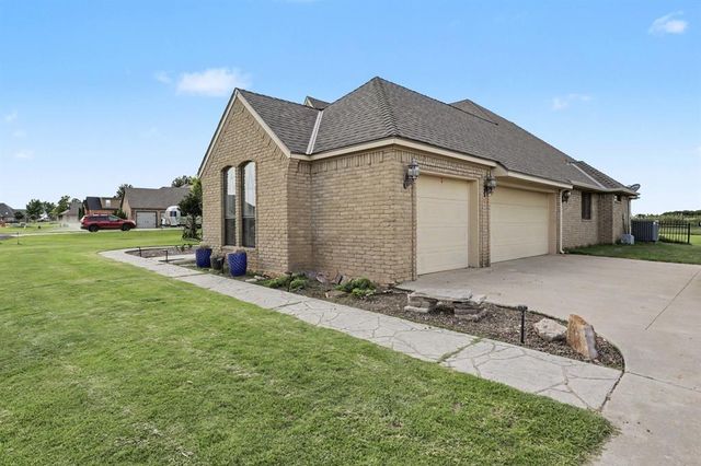 13140 E Big Sky Drive, Edmond, OK 73025