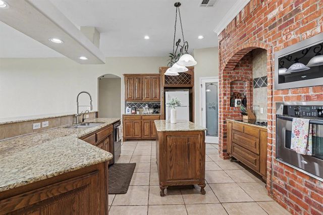 13140 E Big Sky Drive, Edmond, OK 73025