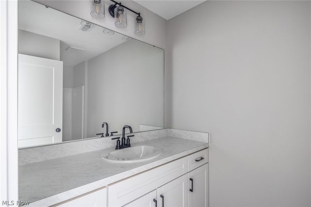 821 Colesbourne Circle, Green, OH 44685