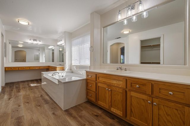 4201 Encore Ln, Modesto, CA 95357