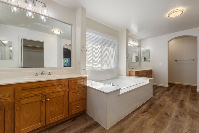 4201 Encore Ln, Modesto, CA 95357