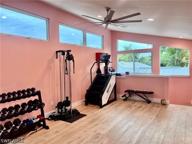 1155 12th ST N, Naples, FL 34102