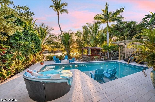 1155 12th ST N, Naples, FL 34102