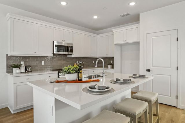 6411 Jacinto Ave, Sacramento, CA 95823