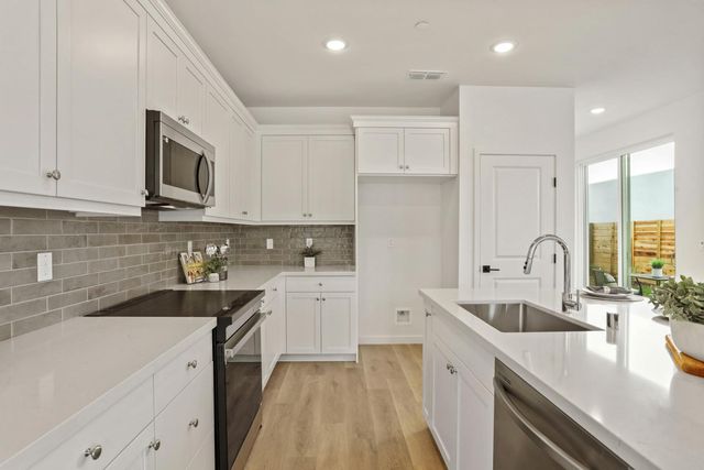 6411 Jacinto Ave, Sacramento, CA 95823