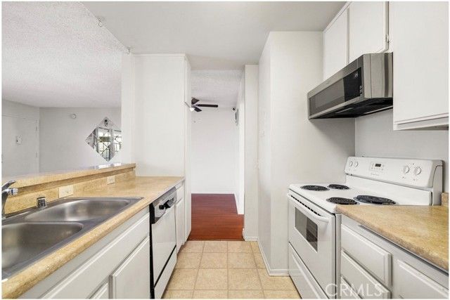 20930 Parthenia Street 116, Canoga Park (los Angeles), CA 91304