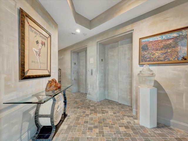 555 5TH AVENUE NE 932, St Petersburg, FL 33701