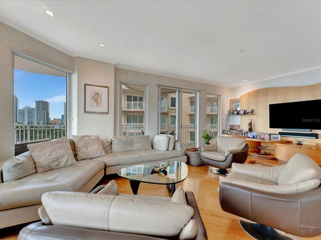 555 5TH AVENUE NE 932, St Petersburg, FL 33701