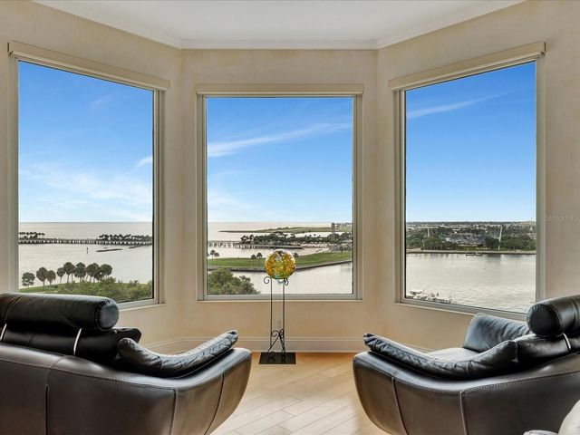 555 5TH AVENUE NE 932, St Petersburg, FL 33701