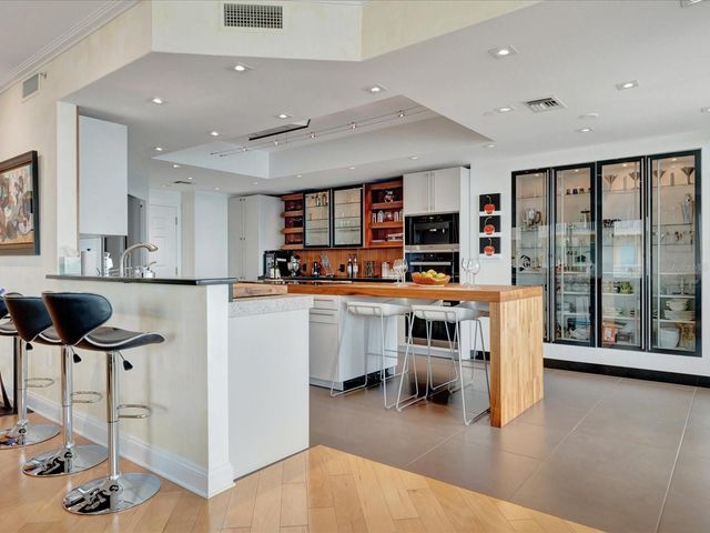 555 5TH AVENUE NE 932, St Petersburg, FL 33701