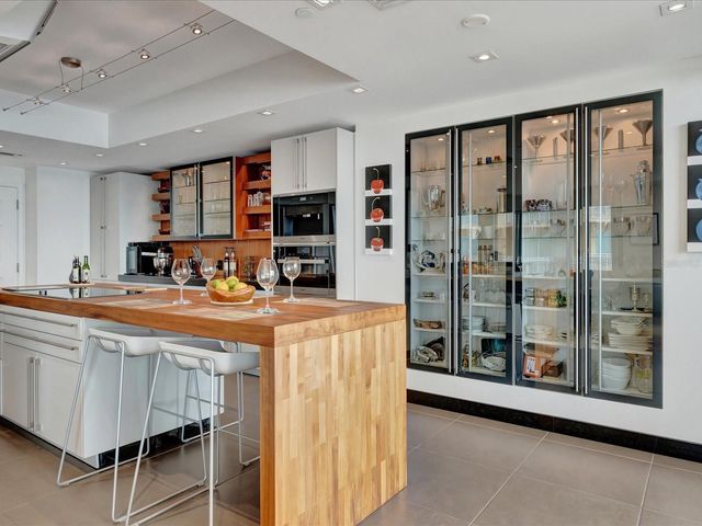 555 5TH AVENUE NE 932, St Petersburg, FL 33701