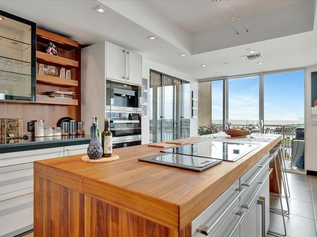 555 5TH AVENUE NE 932, St Petersburg, FL 33701