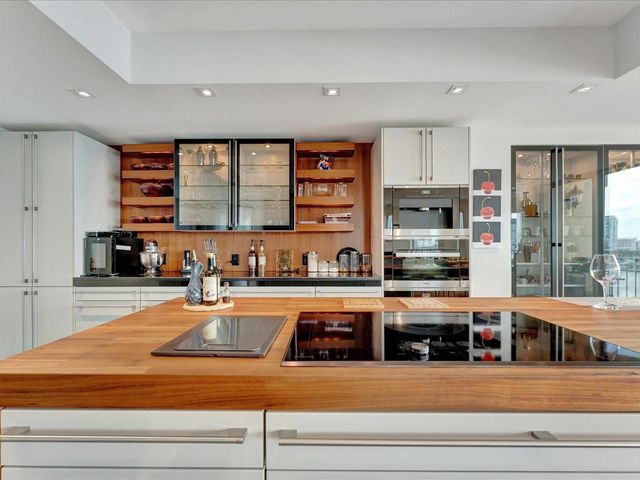 555 5TH AVENUE NE 932, St Petersburg, FL 33701