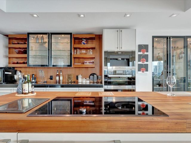 555 5TH AVENUE NE 932, St Petersburg, FL 33701