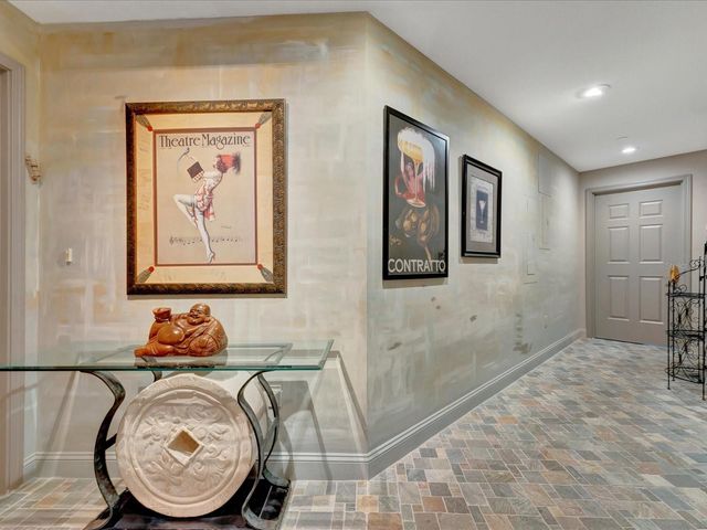 555 5TH AVENUE NE 932, St Petersburg, FL 33701