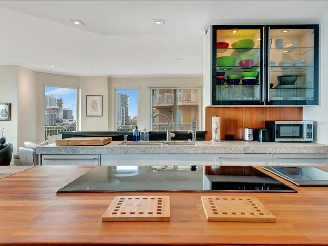 555 5TH AVENUE NE 932, St Petersburg, FL 33701