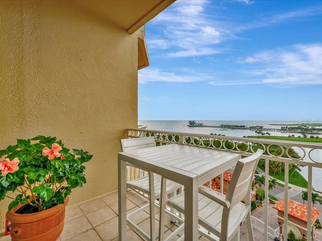 555 5TH AVENUE NE 932, St Petersburg, FL 33701