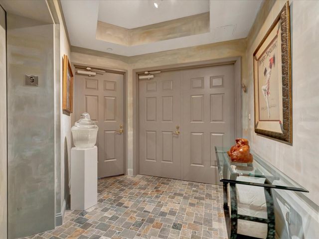 555 5TH AVENUE NE 932, St Petersburg, FL 33701