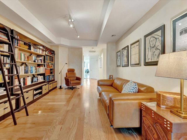 555 5TH AVENUE NE 932, St Petersburg, FL 33701