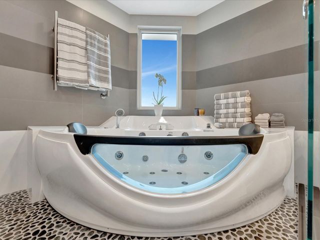 555 5TH AVENUE NE 932, St Petersburg, FL 33701