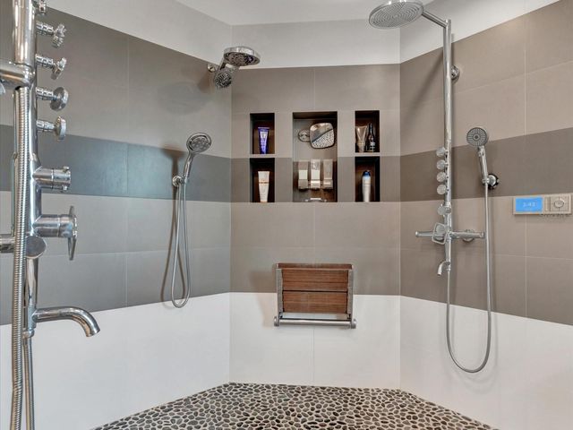 555 5TH AVENUE NE 932, St Petersburg, FL 33701