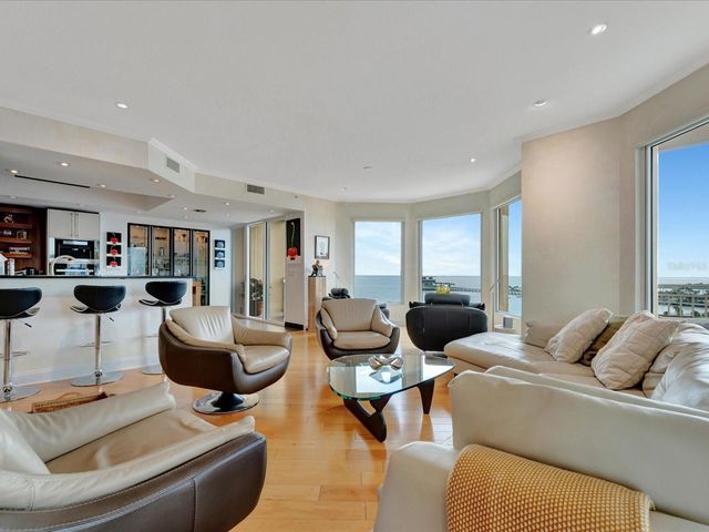 555 5TH AVENUE NE 932, St Petersburg, FL 33701