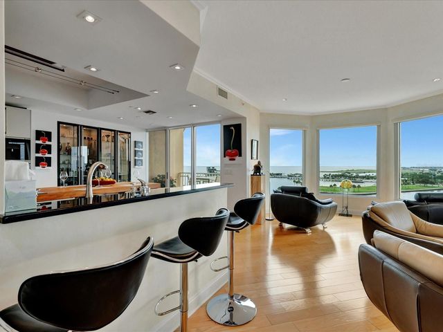 555 5TH AVENUE NE 932, St Petersburg, FL 33701