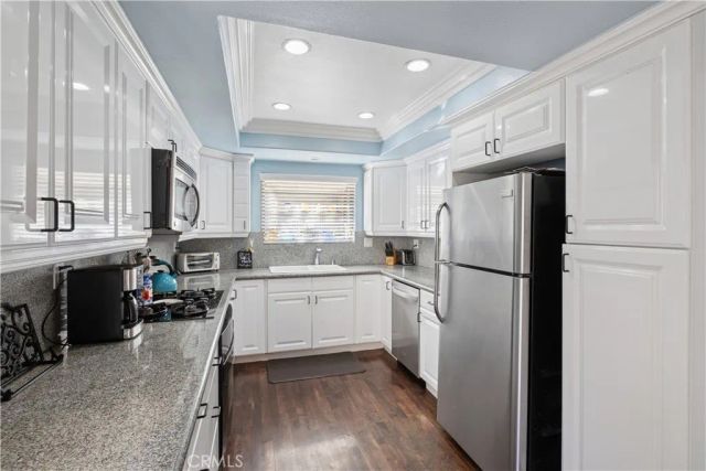 21900 Marylee 281, Woodland Hills, CA 91367