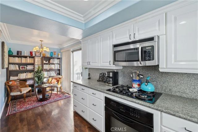 21900 Marylee 281, Woodland Hills, CA 91367