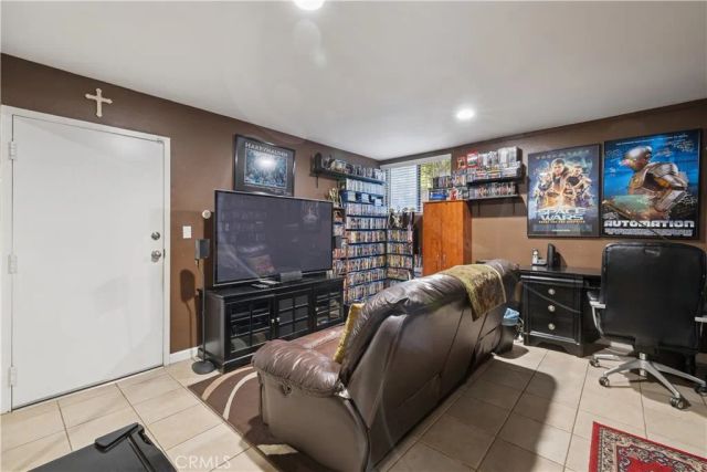 21900 Marylee 281, Woodland Hills, CA 91367