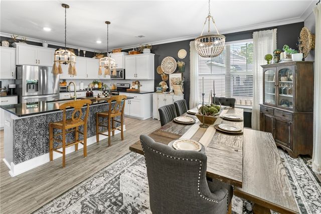 77 Whitaker Way N, Richmond Hill, GA 31324