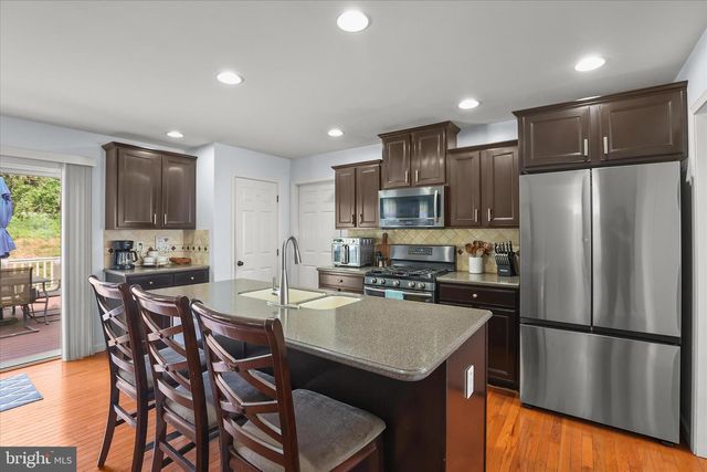 135 SURREY LN, York, PA 17402