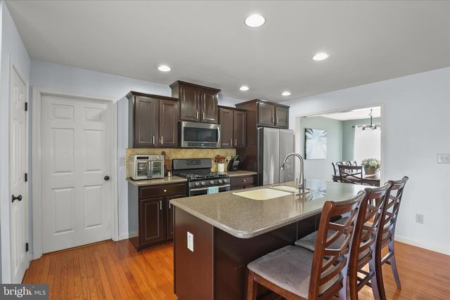 135 SURREY LN, York, PA 17402