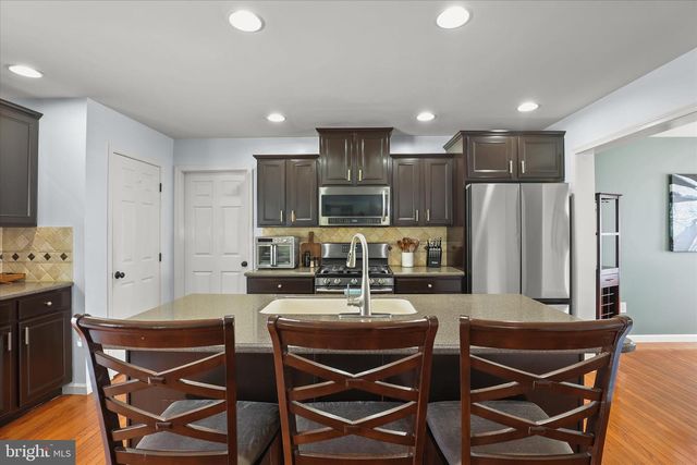 135 SURREY LN, York, PA 17402
