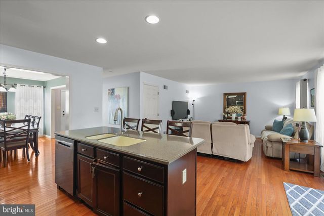 135 SURREY LN, York, PA 17402