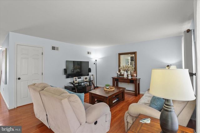 135 SURREY LN, York, PA 17402