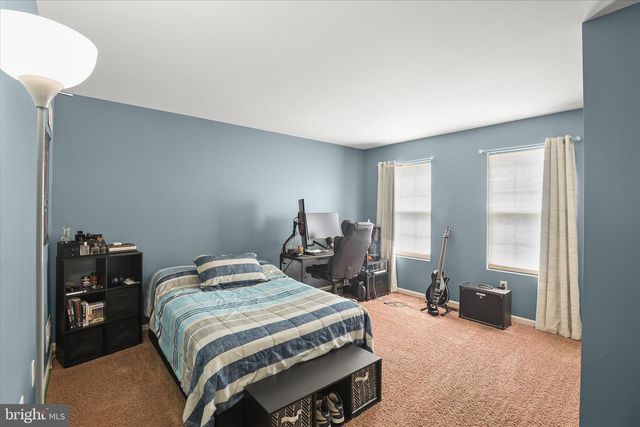 135 SURREY LN, York, PA 17402