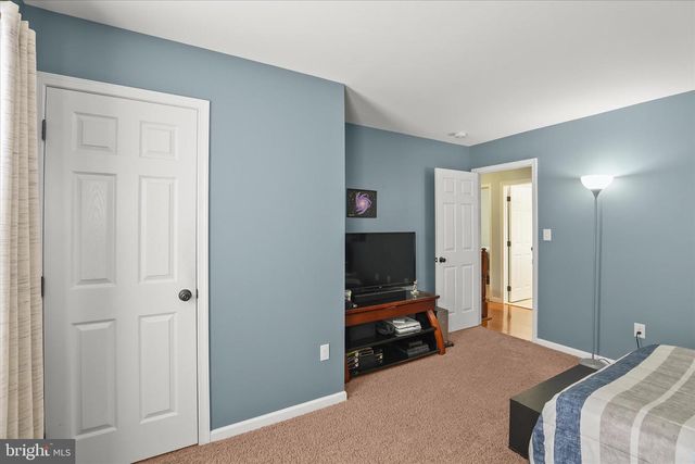 135 SURREY LN, York, PA 17402