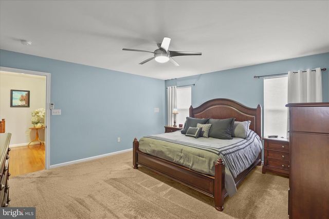 135 SURREY LN, York, PA 17402
