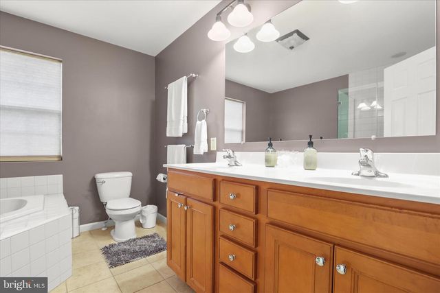 135 SURREY LN, York, PA 17402